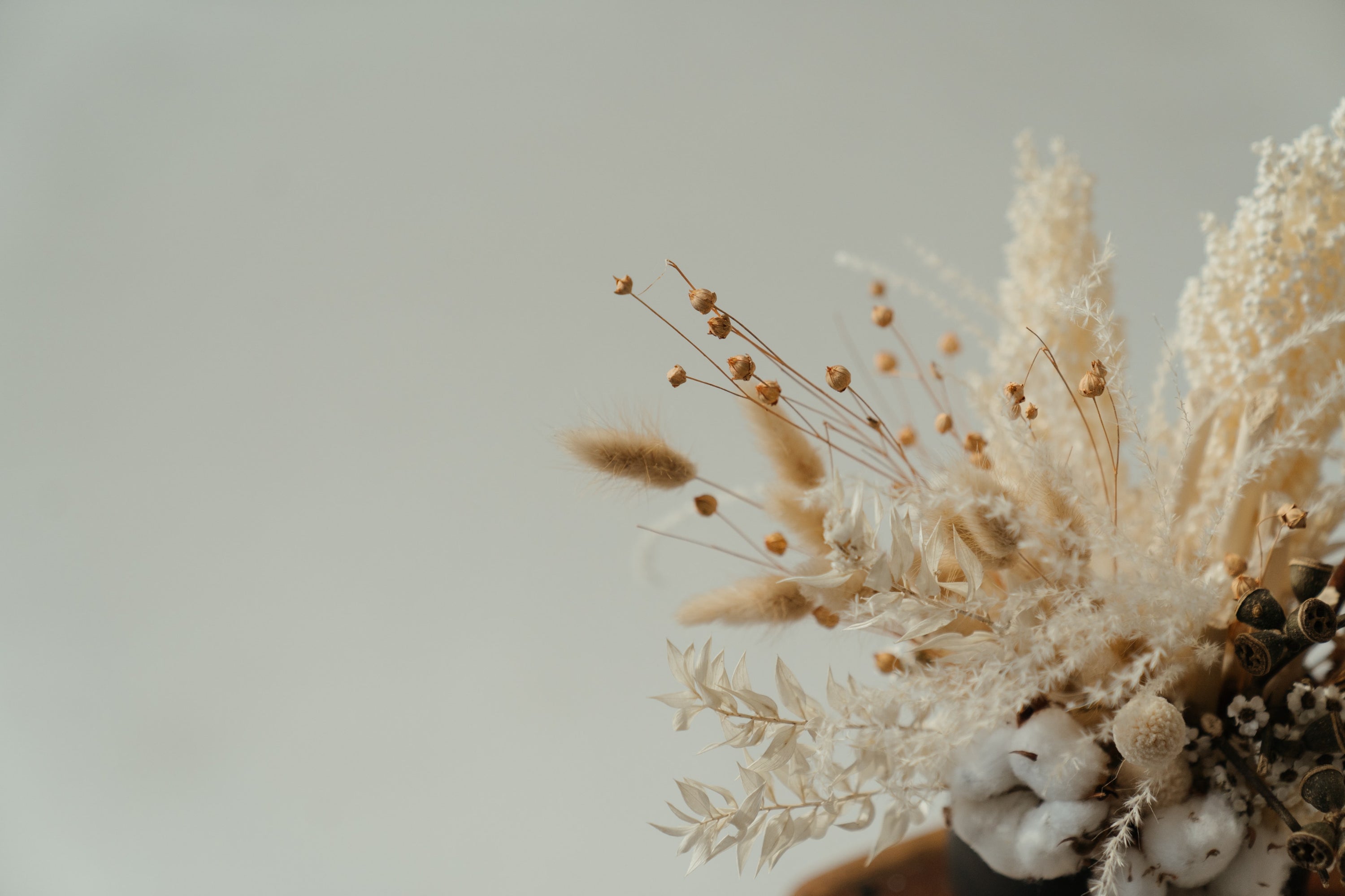 Thoughtful Dried Flower Gifts for Valentine’s that you can never go wrong with!