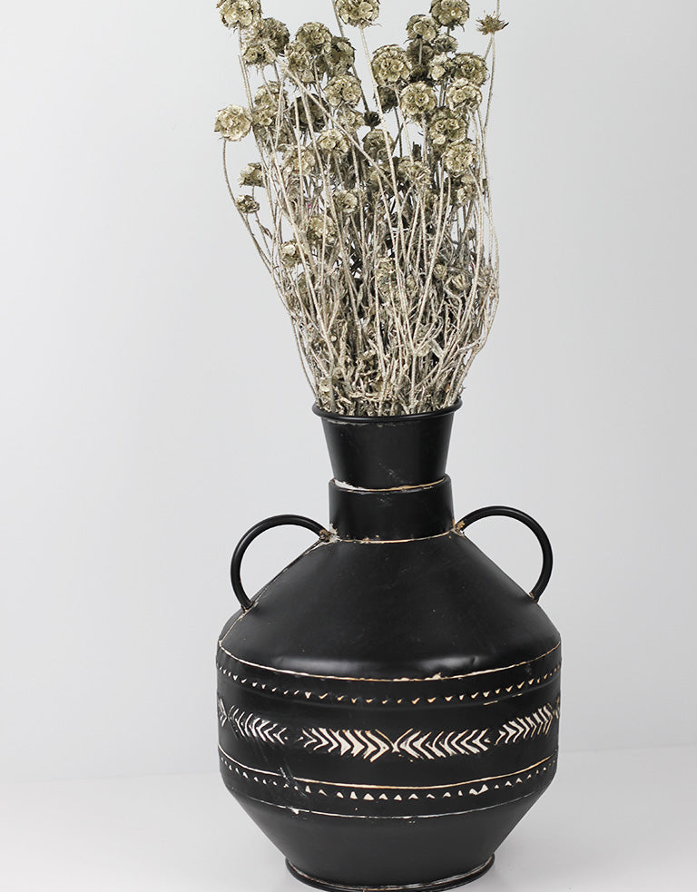 vase for dried flowers