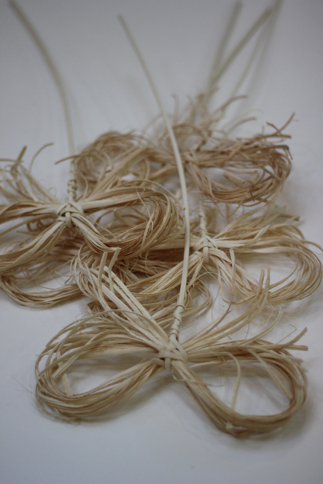 Raffia Bow on Stick Bleached White 60CM (5-pieces)