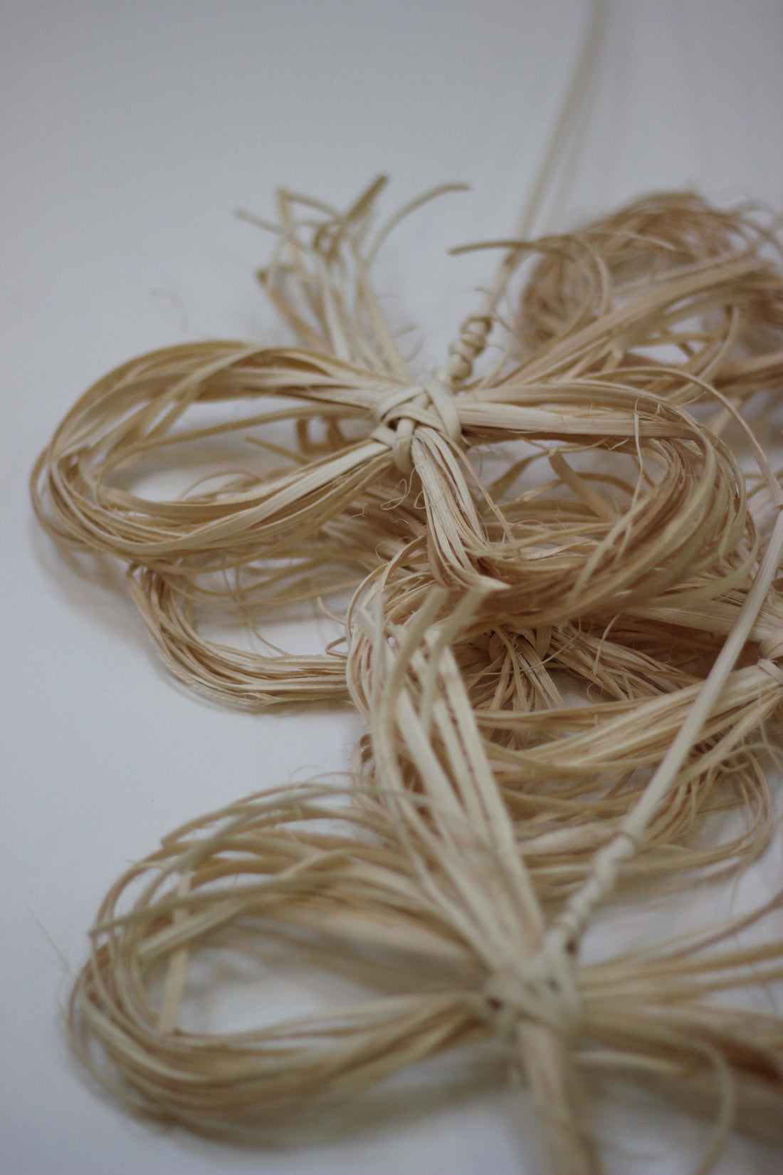 Raffia Bow on Stick Bleached White 60CM (5-pieces)